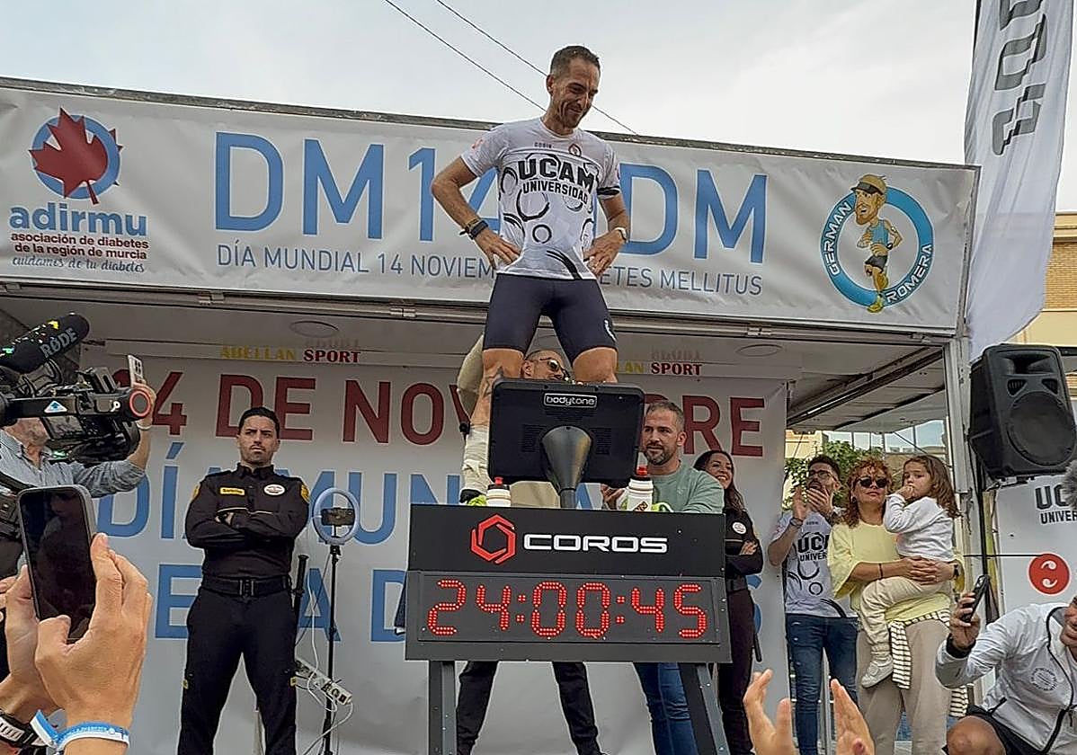 Germán Romera tras completar, este sábado, las 24 horas.