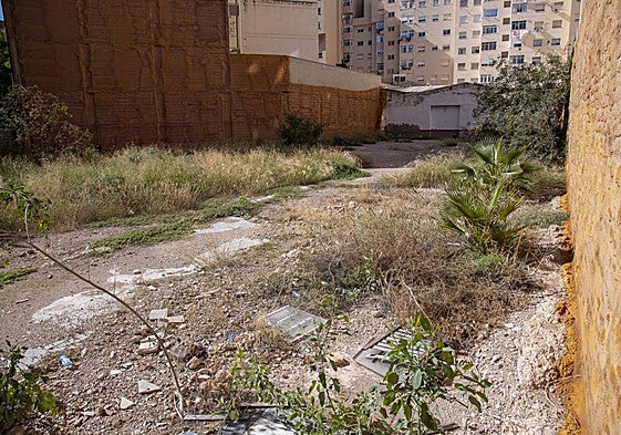 Imagen de archivo de un solar junto a la plaza de España de Cartagena.
