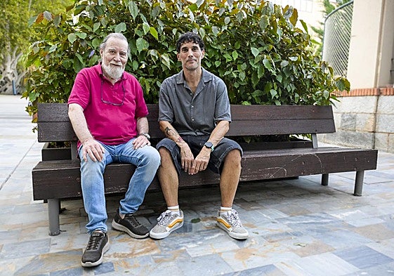 El padre y el hijo. Aurelio Serrano Ortiz y Aurelio Serrano García, en la pasada Feria del Libro de Murcia.