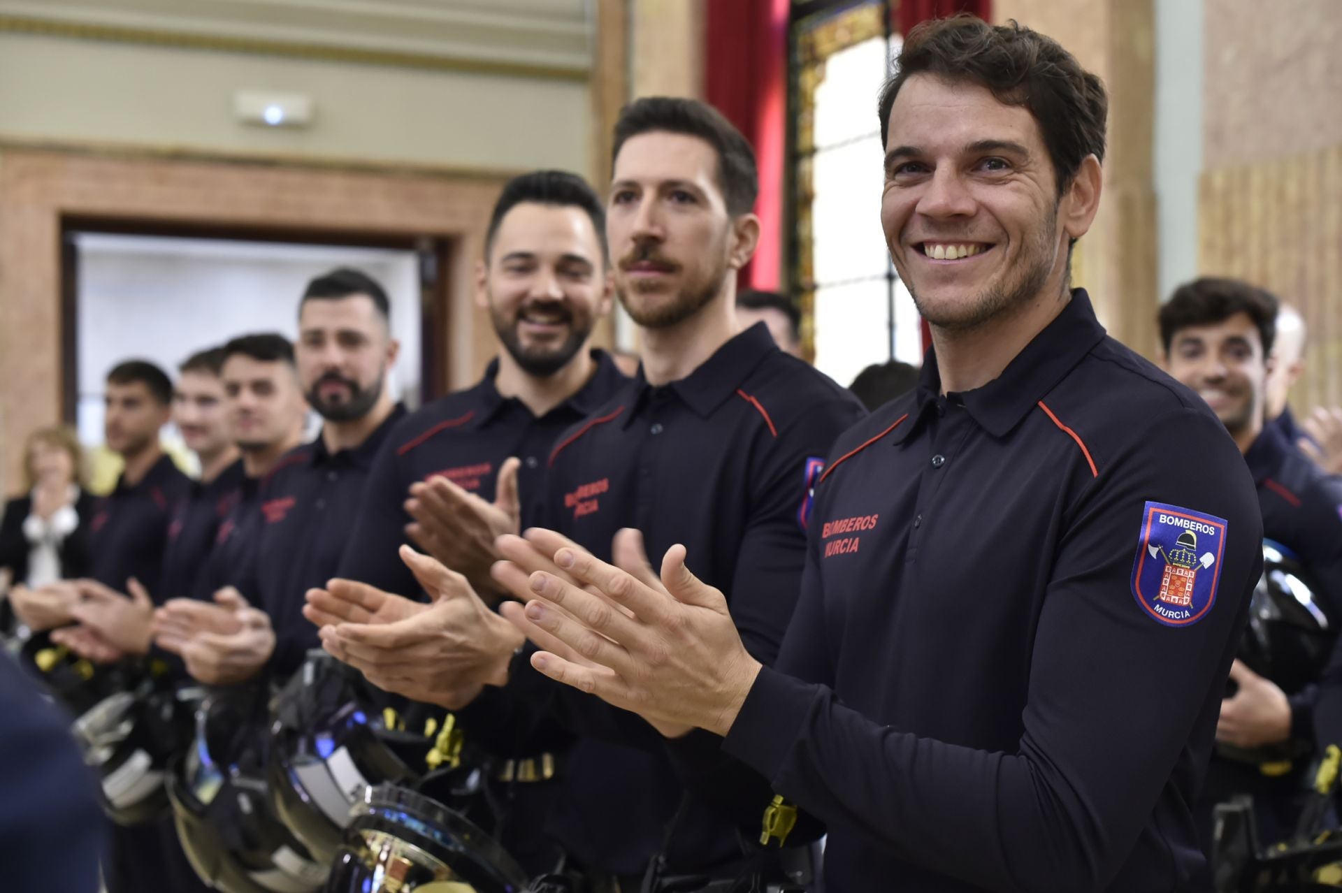 Las imágenes de la toma de posesión como funcionarios de 45 nuevos bomberos en Murcia