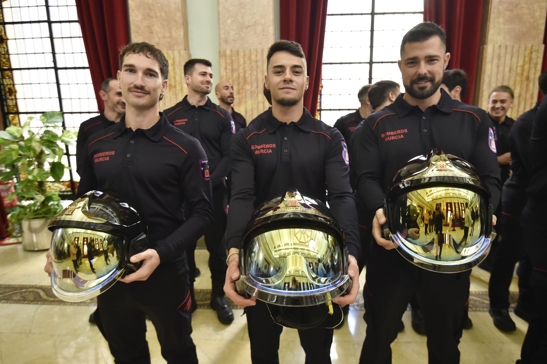 Las imágenes de la toma de posesión como funcionarios de 45 nuevos bomberos en Murcia