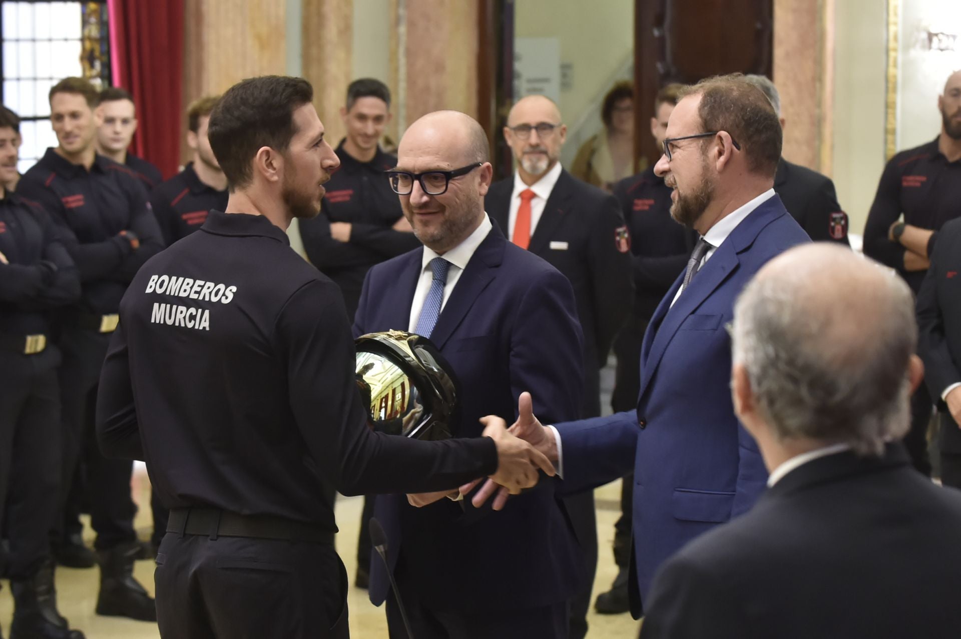 Las imágenes de la toma de posesión como funcionarios de 45 nuevos bomberos en Murcia
