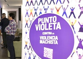 Imagen de archivo de una presentación de puntos violeta en Murcia.