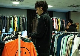 Ropa vintage por 9 euros: los dos mercadillos que llegan a Murcia y Cartagena este fin de semana.