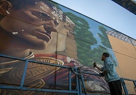 Tareas de repintado del mural en Canteras.