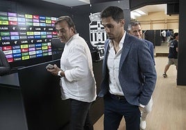 Javier Hernández, Arribas y Víctor Alonso, en el Cartagonova.