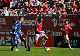 Pedro Benito, del Real Murcia, contra el Teruel.