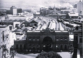 Cartagena entró en 1975 con una economía que parecía firme, asentada sobre grandes industrias.
