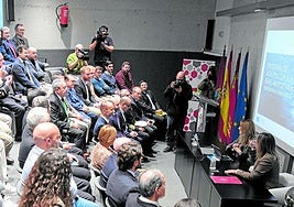 Encuentro entre autoridades y empresarios, este viernes, en la sede del Ceeic.