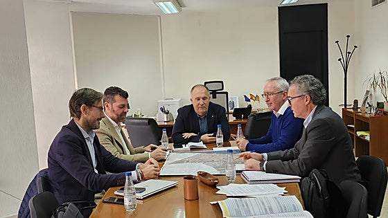 El Ayuntamiento de Orihuela ofrece a Educación 46 parcelas municipales en la costa para construir el CEIP nº 20