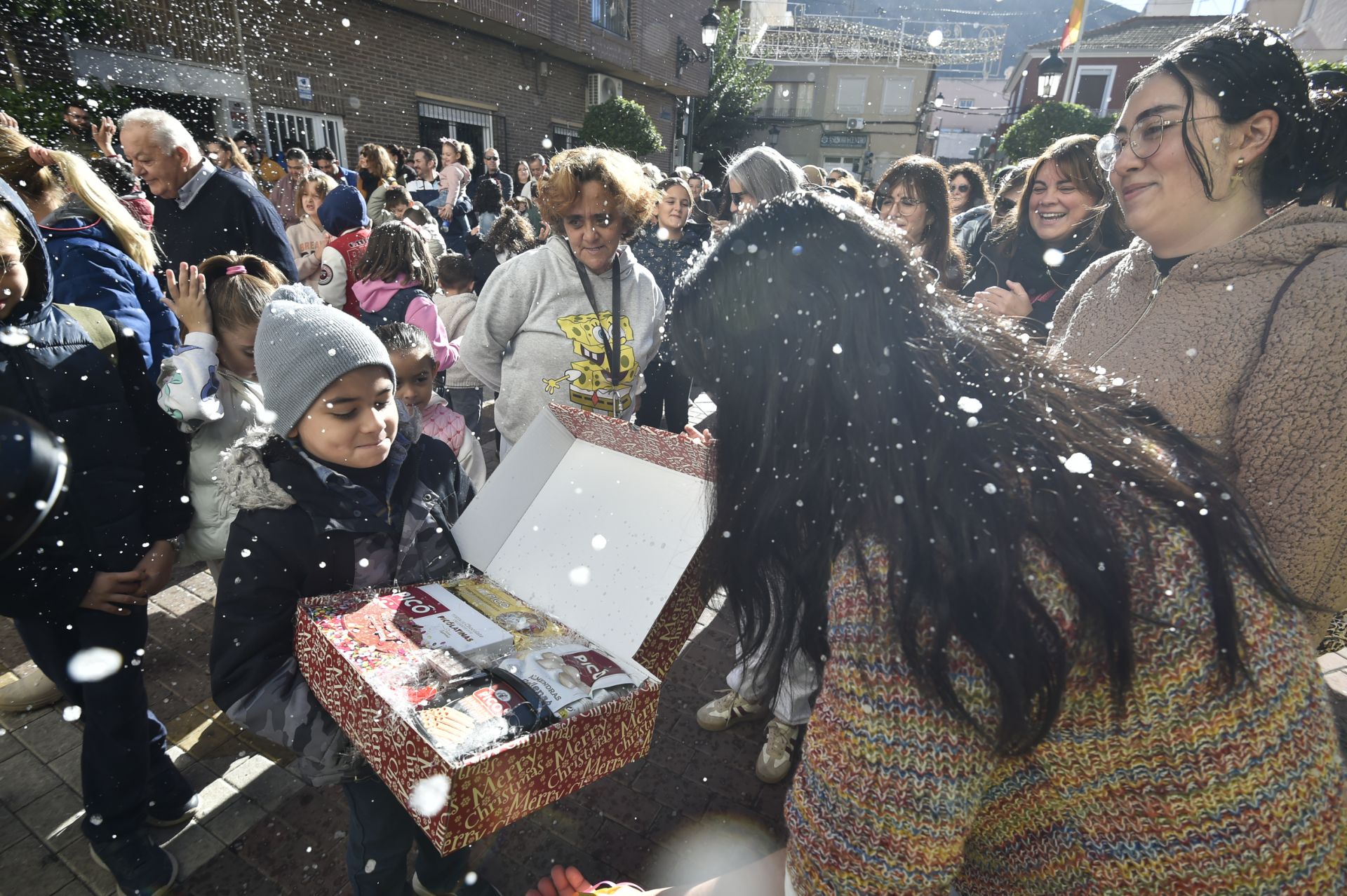 La nevada artificial en Murcia para cumplir el deseo de un niño de 7 años, en imágenes