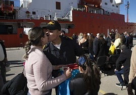 La salida del buque Hespérides desde Cartagena rumbo a la campaña antártica, en imágenes