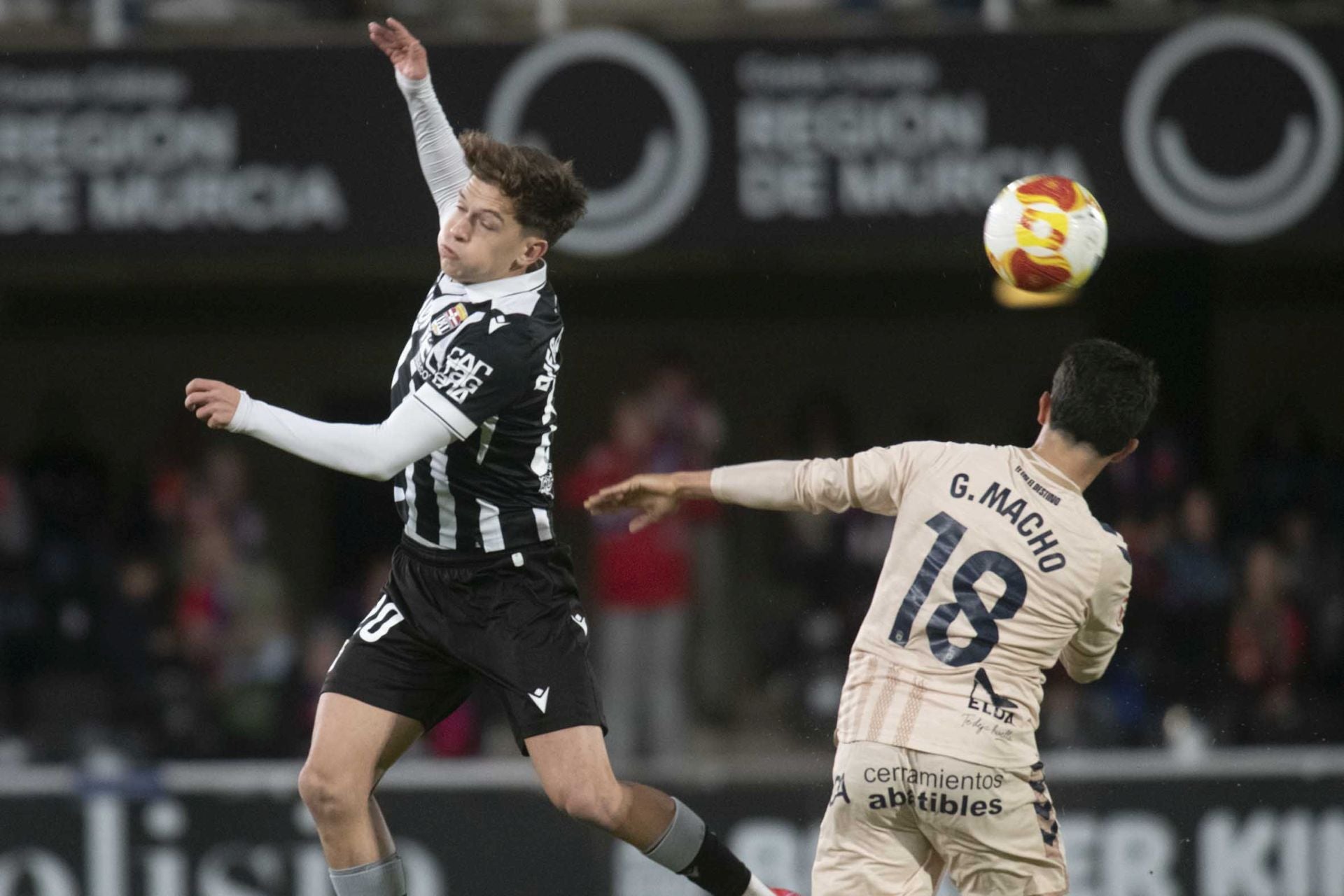 El FC Cartagena se queda con la miel en los labios, en imágenes