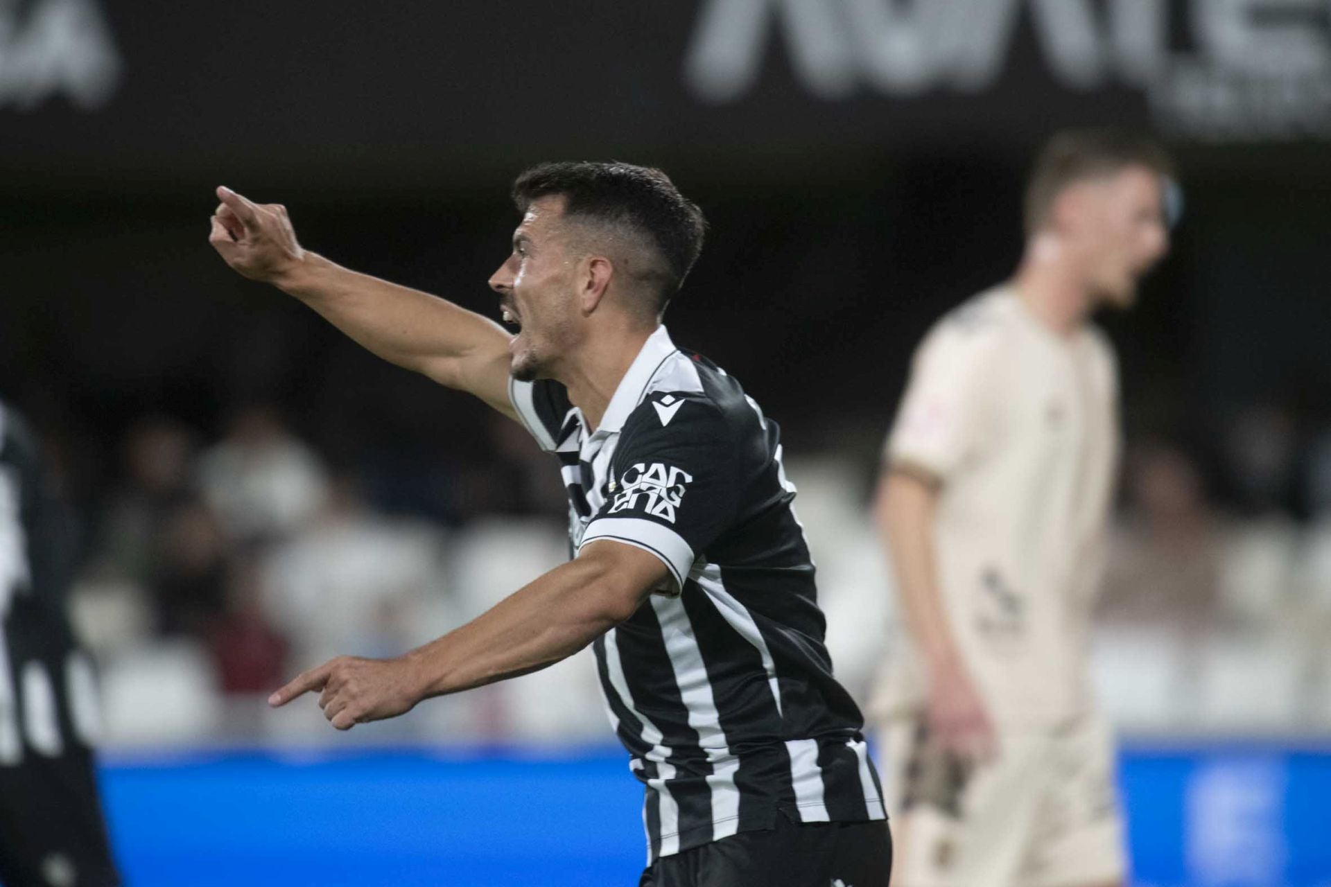 El FC Cartagena se queda con la miel en los labios, en imágenes