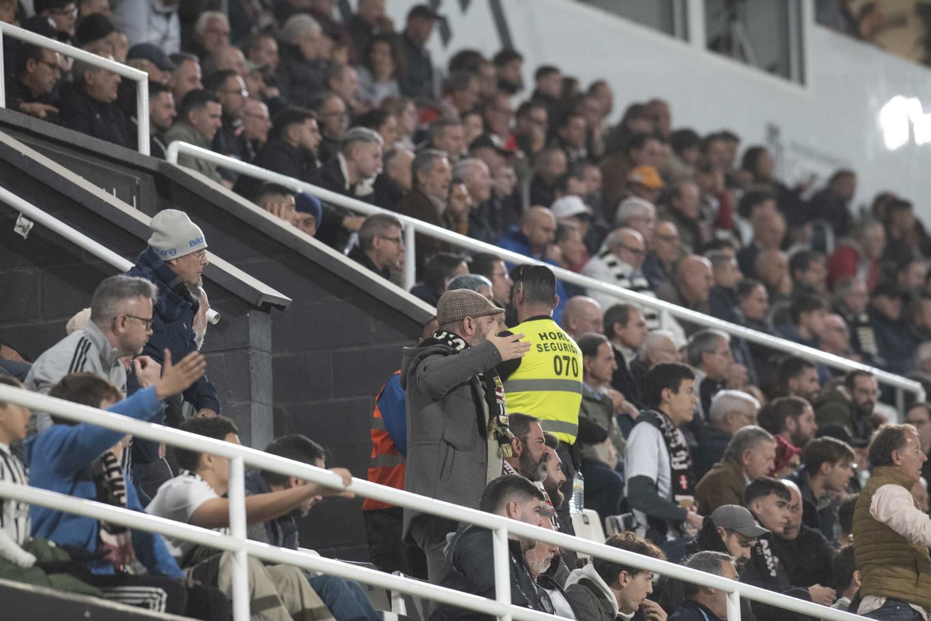 El FC Cartagena se queda con la miel en los labios, en imágenes