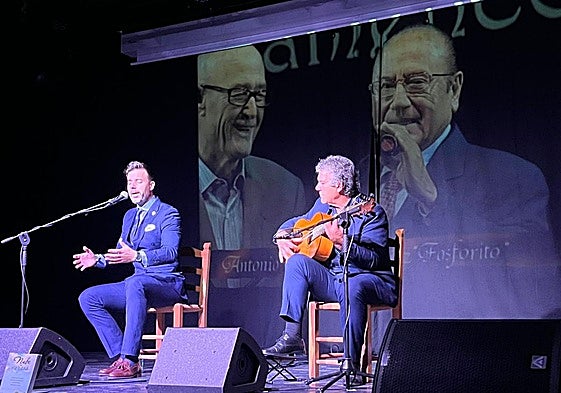 Actuación de José Antonio Romero Pérez, 'El Perrito' durante el homenaje a 'Fosforito' este pasado sábado.