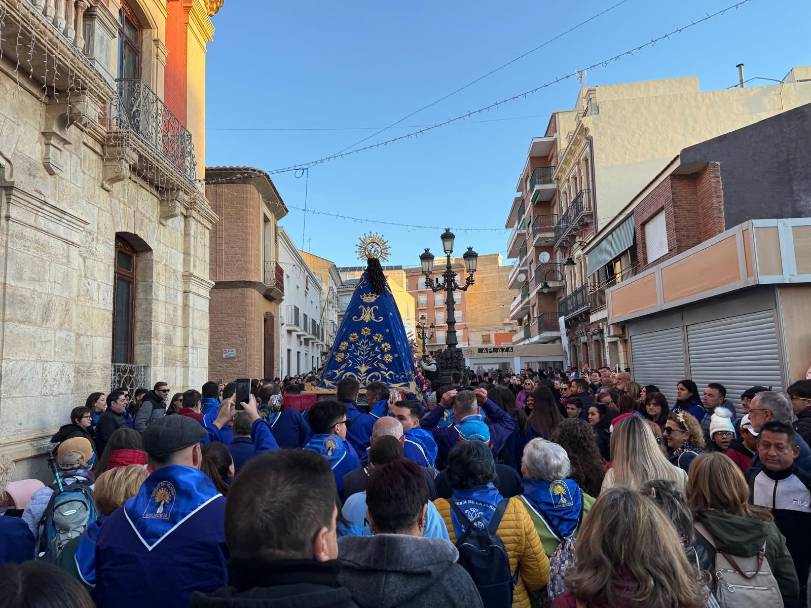 Miles de personas acompañan en romería a la Virgen de Bolnuevo en Mazarrón