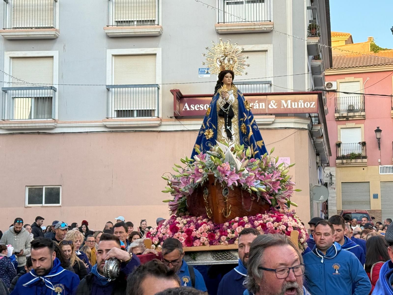 Miles de personas acompañan en romería a la Virgen de Bolnuevo en Mazarrón