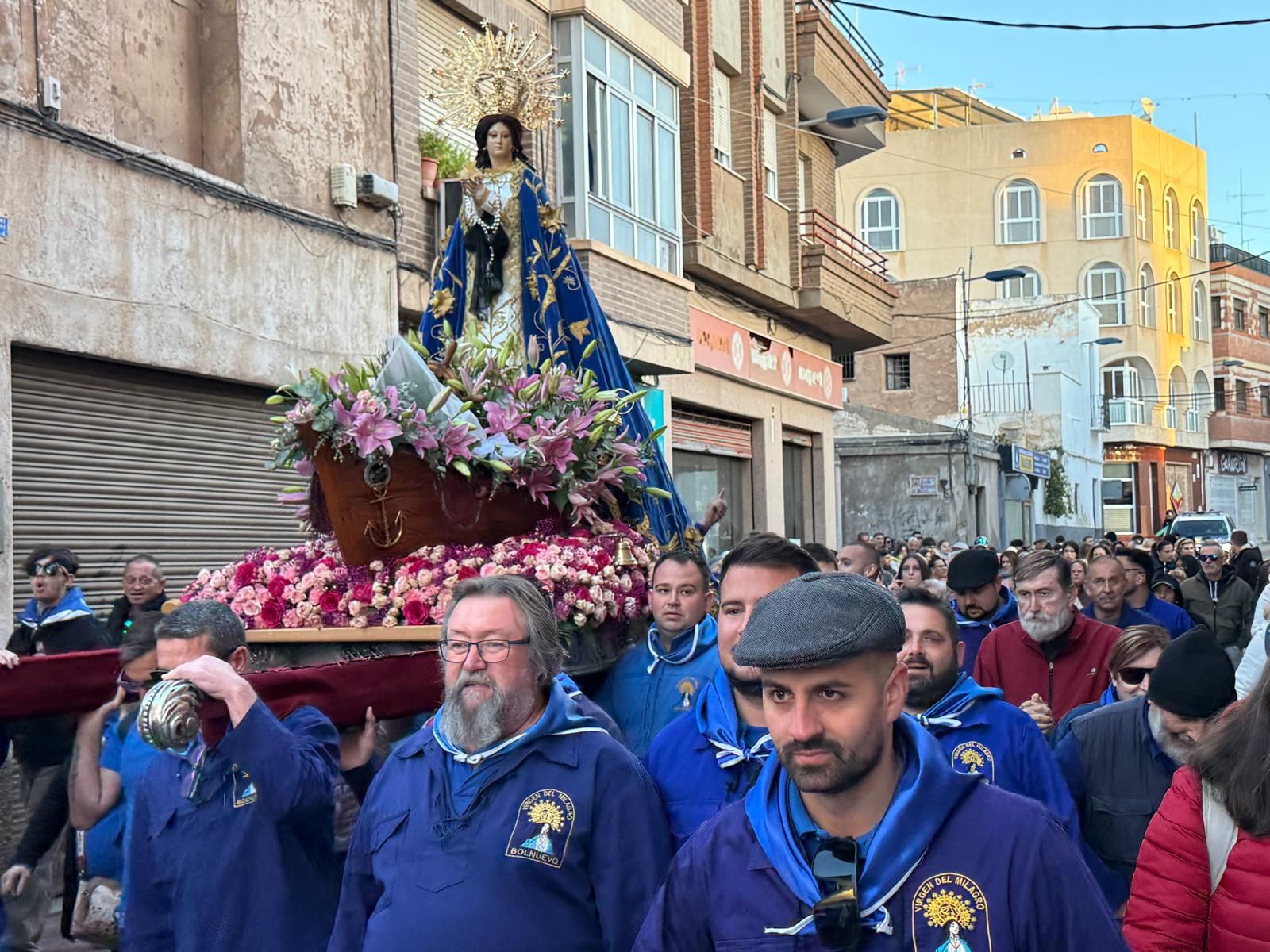 Miles de personas acompañan en romería a la Virgen de Bolnuevo en Mazarrón