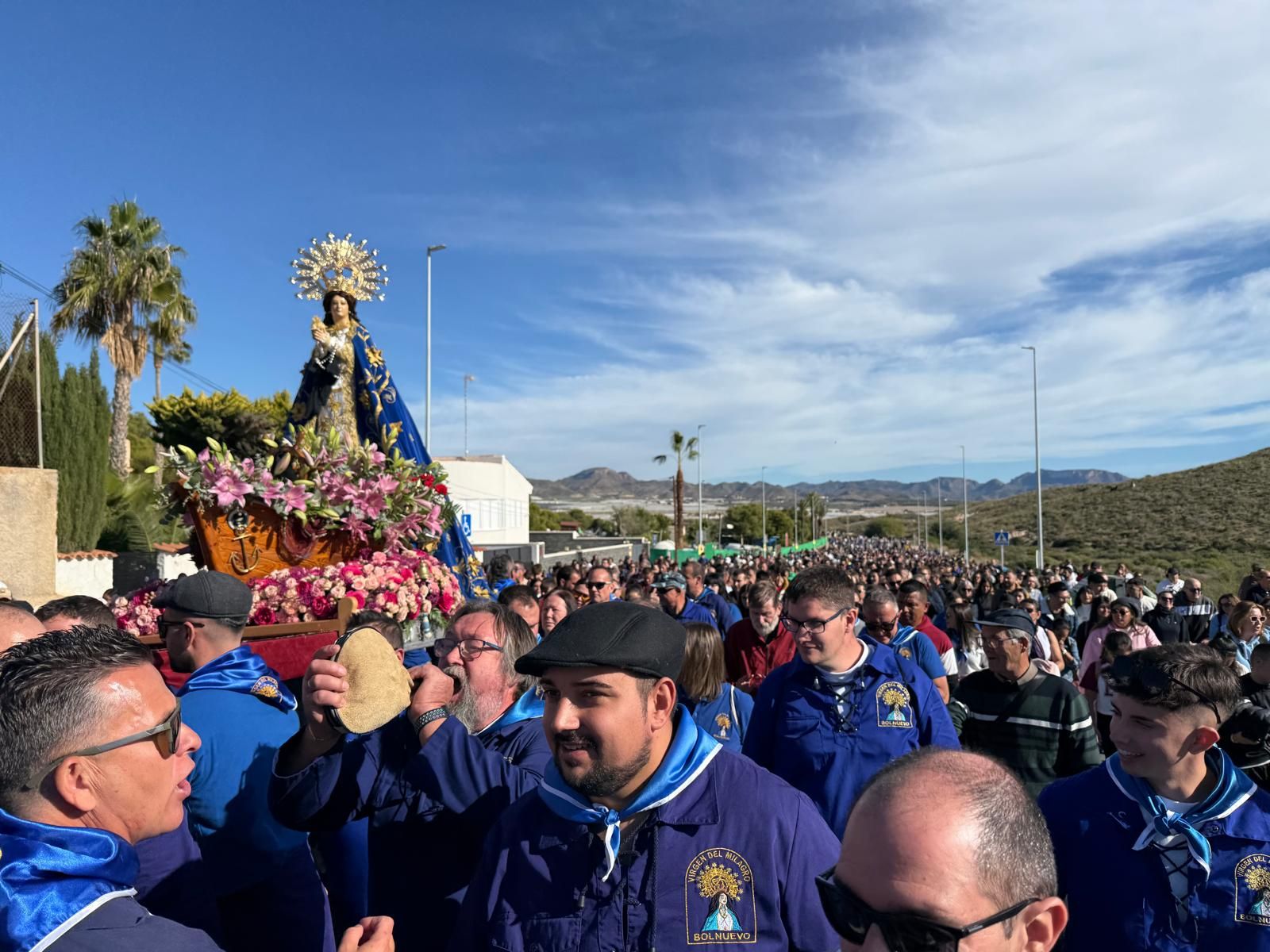 Miles de personas acompañan en romería a la Virgen de Bolnuevo en Mazarrón