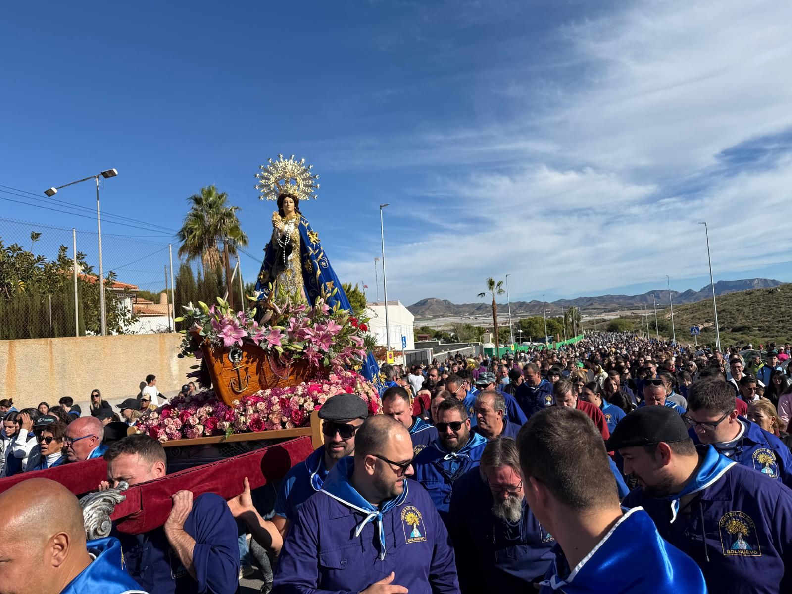 Miles de personas acompañan en romería a la Virgen de Bolnuevo en Mazarrón