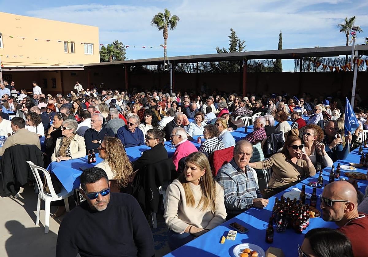 Asistentes a la comidad navideña del PP cartagenero.