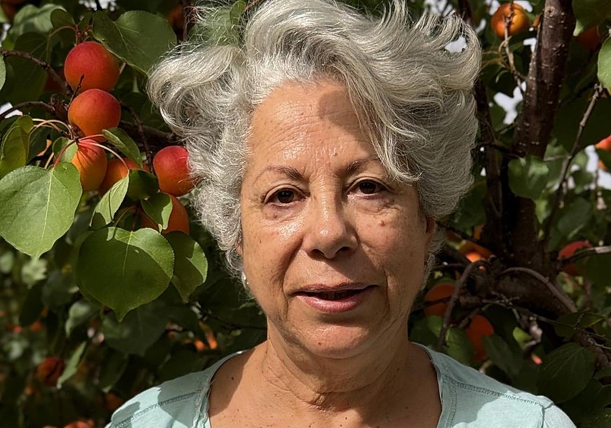 Esperanza Ramírez, entre cultivos.