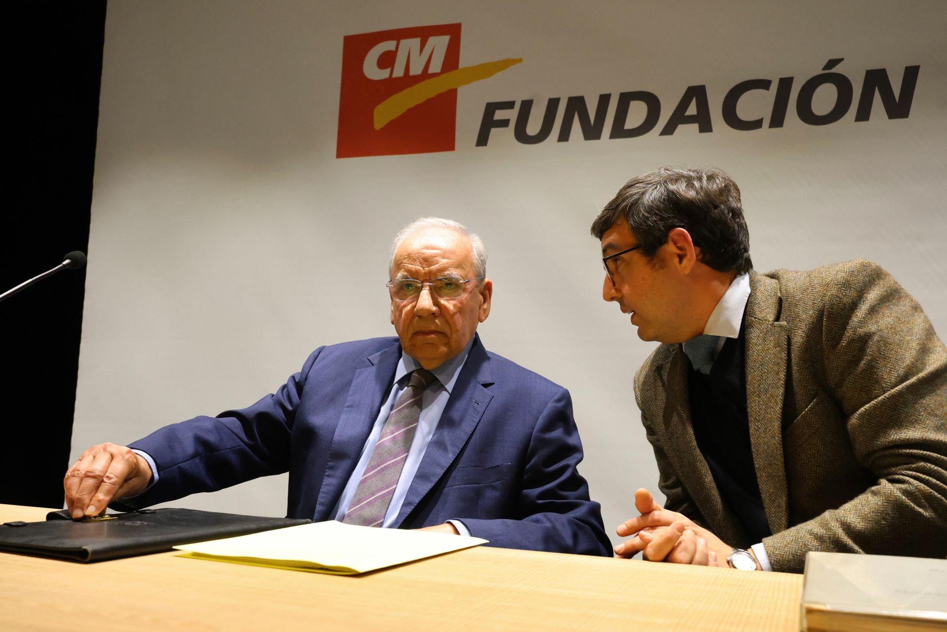 Las imágenes de Alfonso Guerra en Murcia en la conferencia &#039;Pensar la democracia&#039;