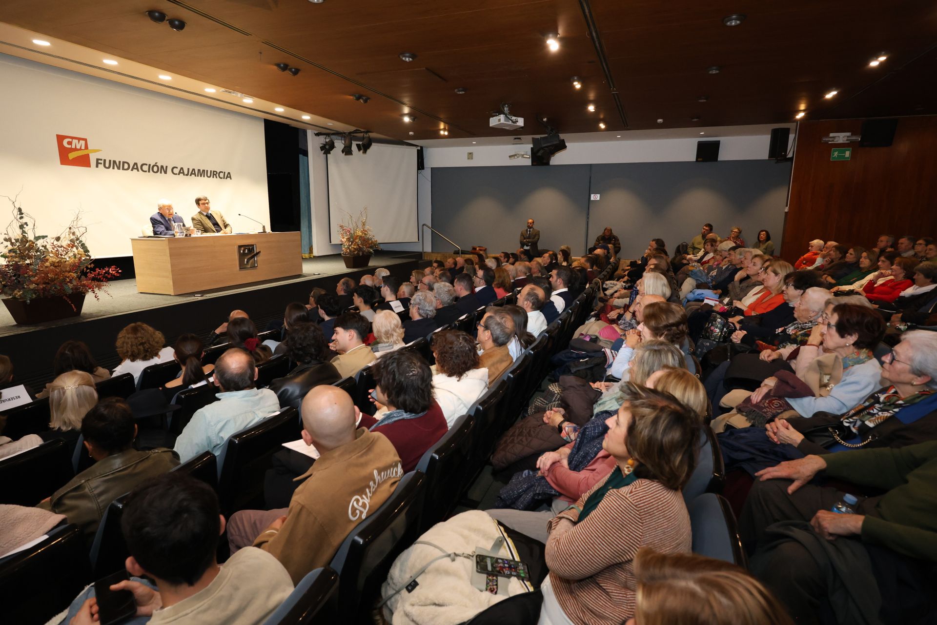 Las imágenes de Alfonso Guerra en Murcia en la conferencia &#039;Pensar la democracia&#039;