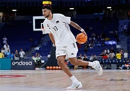 Protegido de Scariolo. Izan Almansa calienta antes de su estreno, el pasado 5 de octubre, en la Liga Endesa