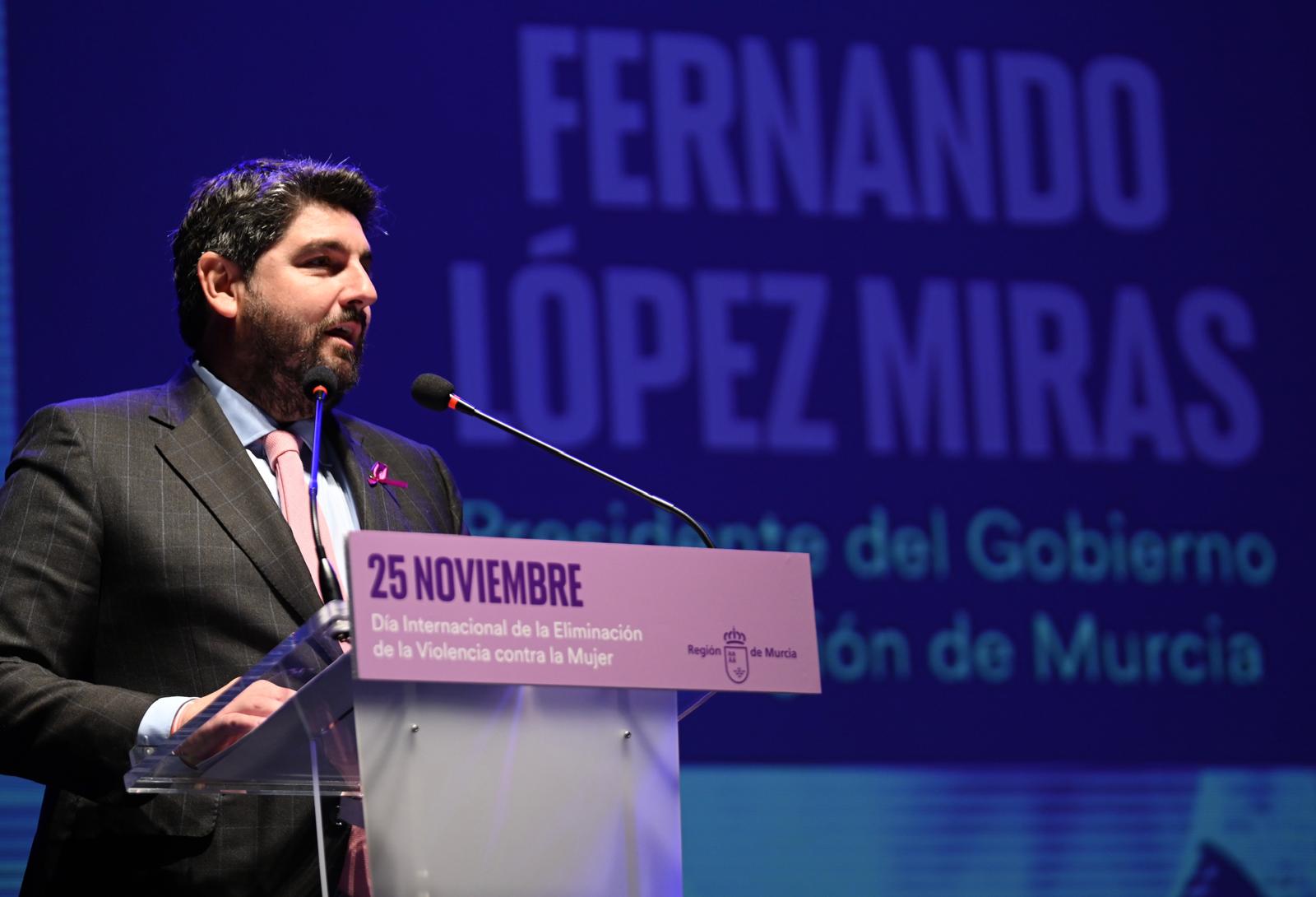 En imágenes, gala de entrega de los Premios 25N del Gobierno regional