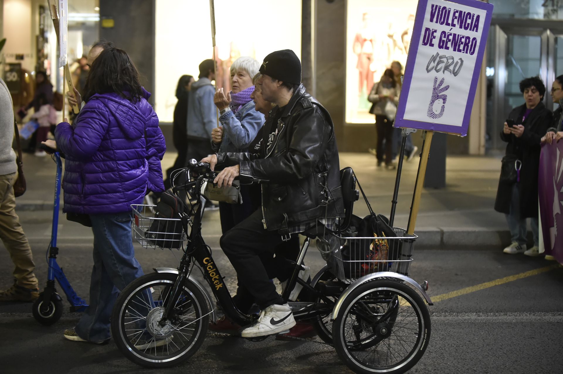 Manifestación por el 25N en Murcia, en imágenes
