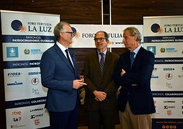 Juan José Pedreño, Vicente Vicente y José María Moraleda, este martes en el Foro Tertulia La Luz, en Murcia.