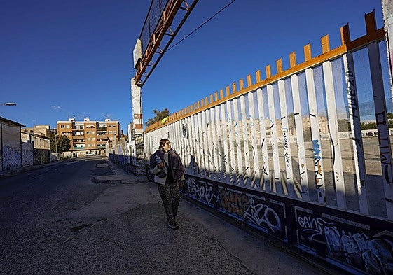 Solar ocupado por las antiguas cocheras de Latbus, en San Pío X, y que ahora sale a subasta con la liquidación de Reyal Urbis.