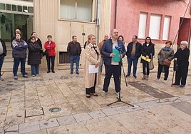 Miembros de la plataforma exponen sus reivindicaciones.