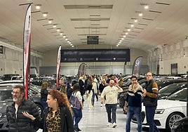 Alta afluencia de público en Ifepa para encontrar un vehículo con las mejores condiciones.