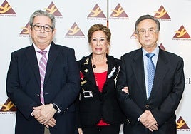 Los hermanos José, Juana y Tomás Fuertes.
