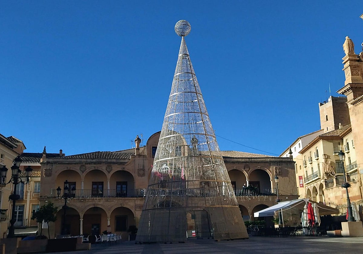 Árbol luminoso instalado en la plaza de España.