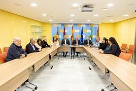 Reunión del presidente y técnicos de la CHS con el alcalde, delegado del gobierno, concejales y vecinos afectados por las obras del AVE. DELEGACIÓN DEL GOBIERNO