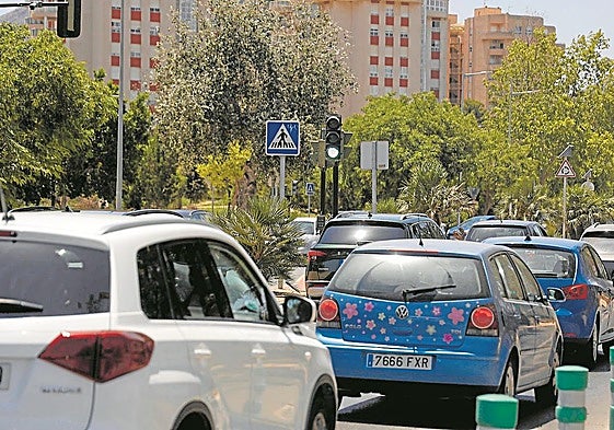 El entorno del Palacio de Deportes y La Rambla, donde acabará el desdoblamiento, es punto recurrente de atascos.