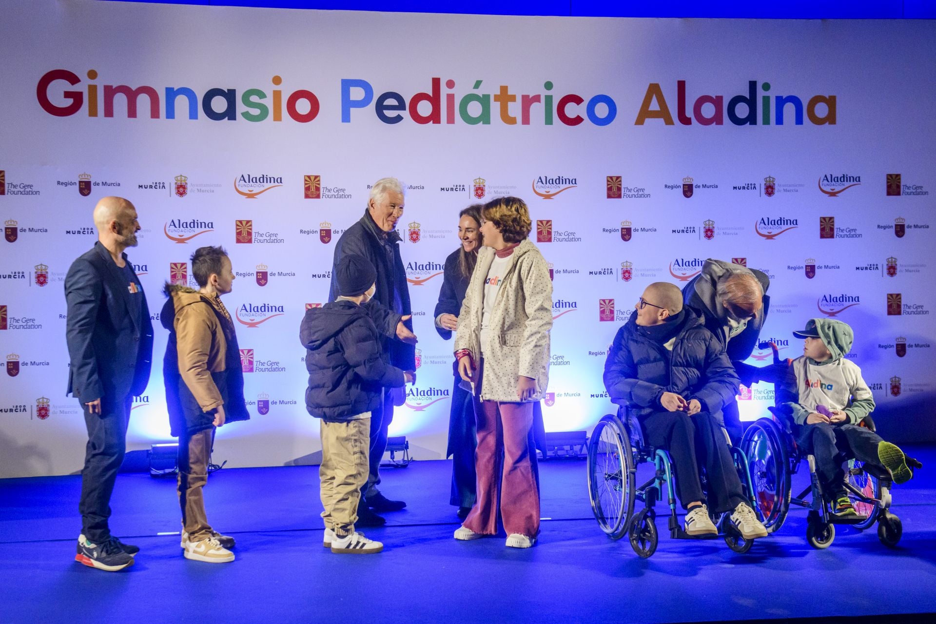 La visita de Richard Gere a La Arrixaca, en imágenes