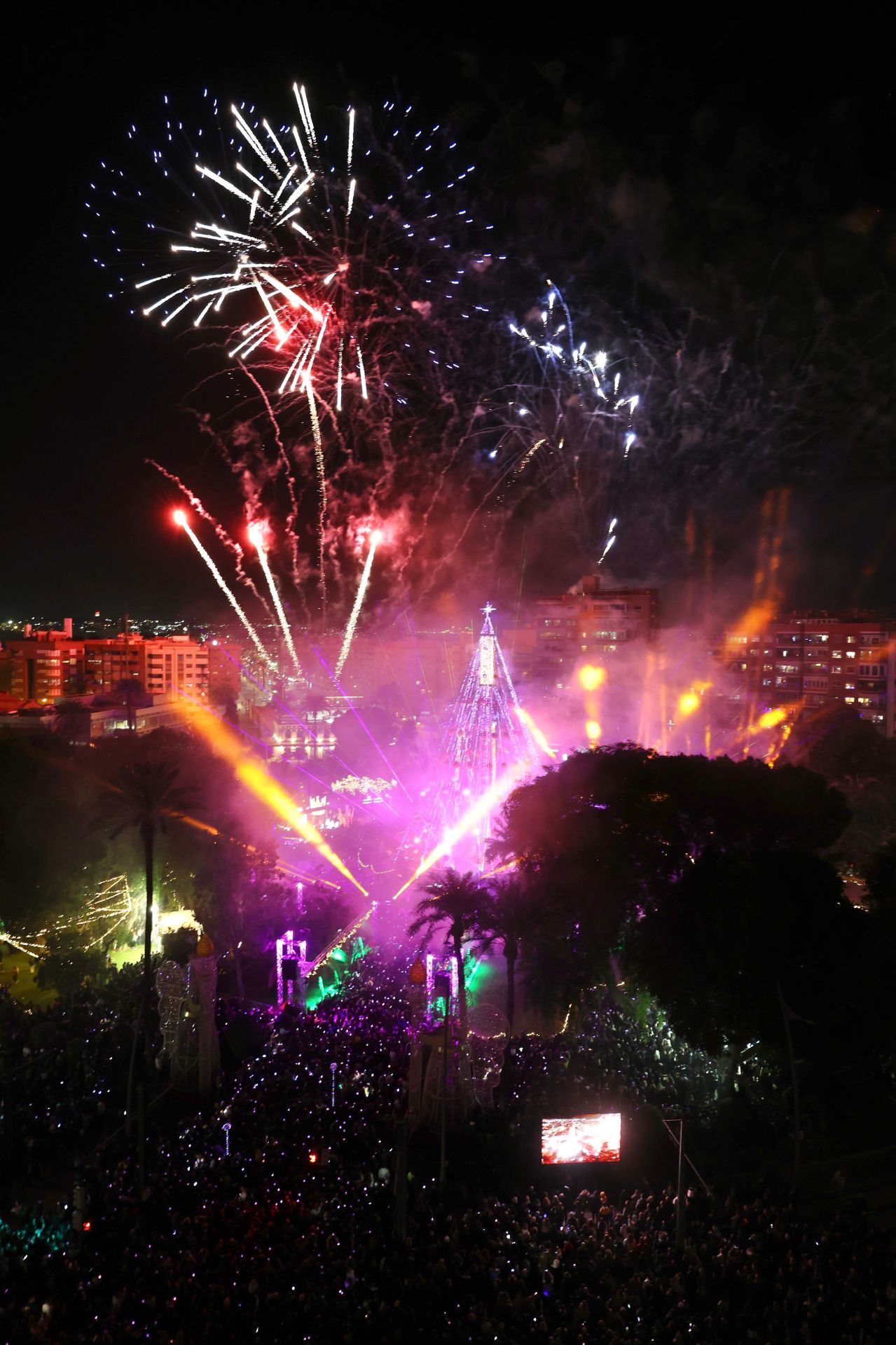 El encendido del árbol de Navidad de Murcia, en imágenes