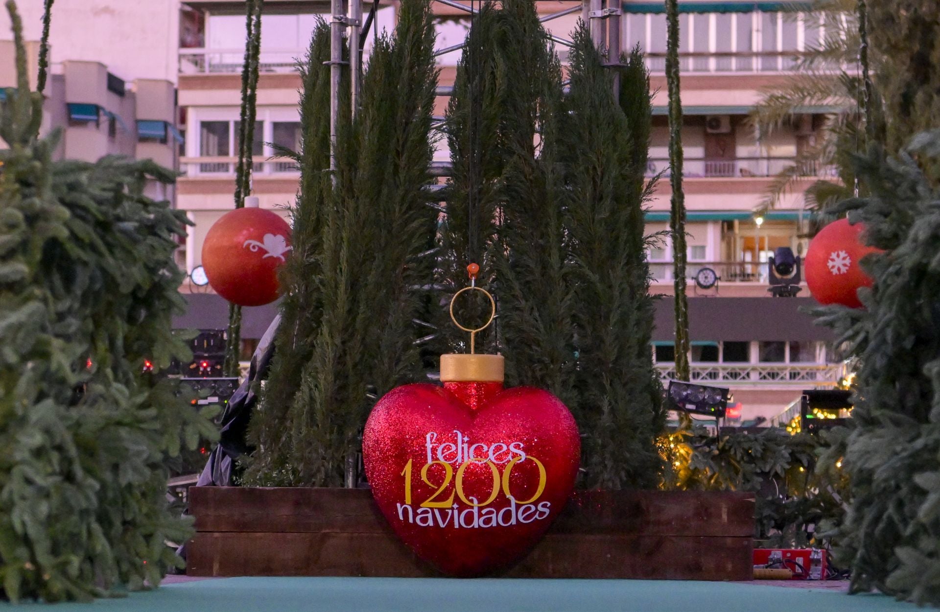 El encendido del árbol de Navidad de Murcia, en imágenes