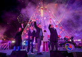 Encendido del árbol de Navidad de Murcia, con Richard Gere al centro.