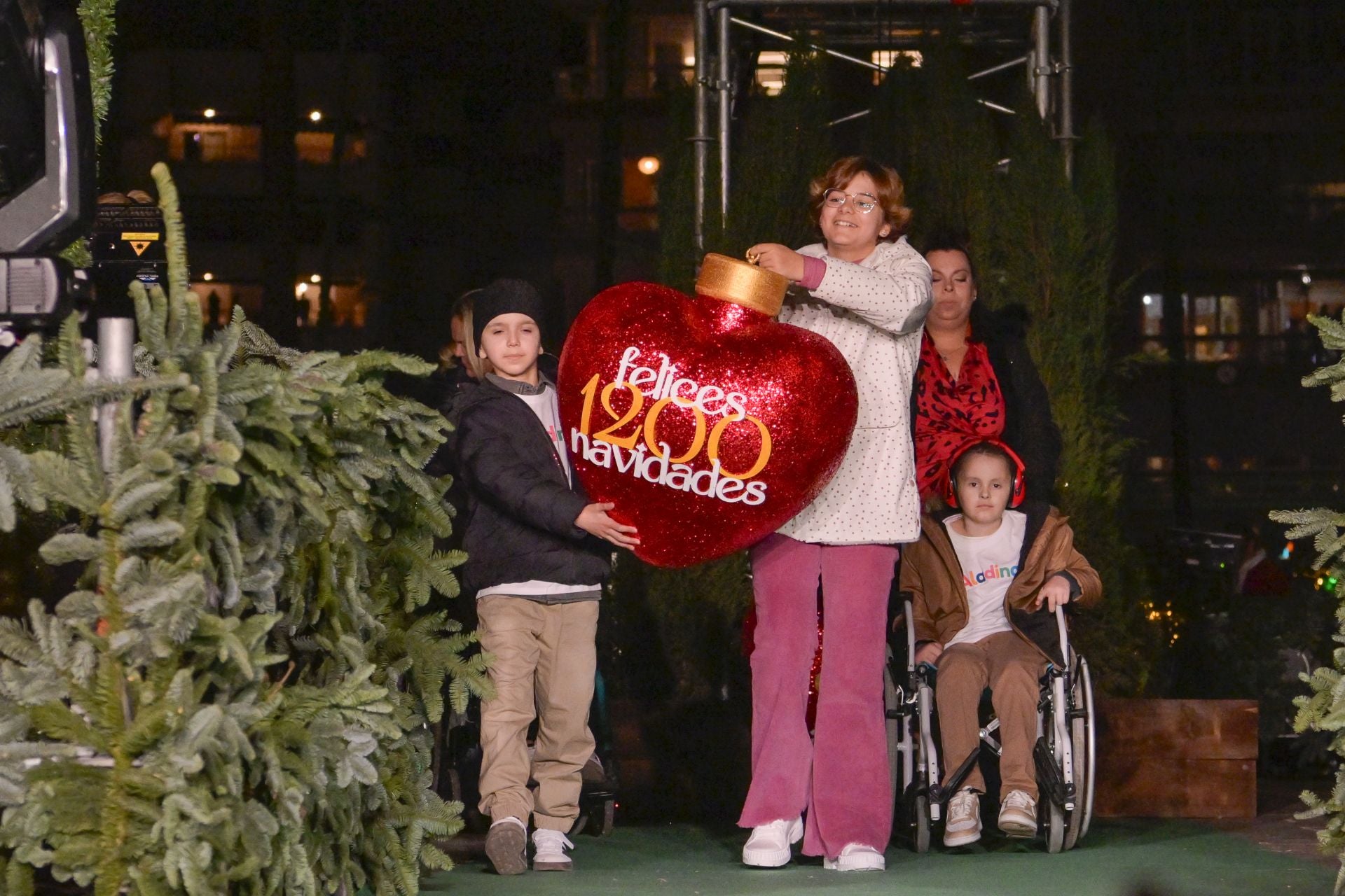 El encendido del árbol de Navidad de Murcia, en imágenes