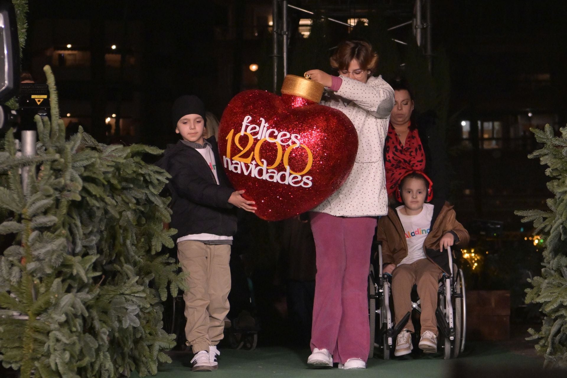 El encendido del árbol de Navidad de Murcia, en imágenes