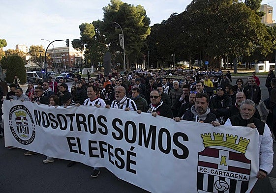 Eduardo Noguera (centro), en la protesta del domingo pasado.