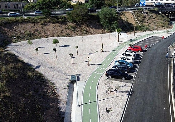 Vía ciclista bajo la autovía-A7, entre el centro comercial Myrtea y el Campus de Espinardo.