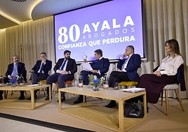 Andrés J Ayala, Rafael Catalá, Fernando López Miras, Federico Trillo-Figueroa, Antonio Salas y Ana Ruipérez, protagonistas de la mesa redonda.