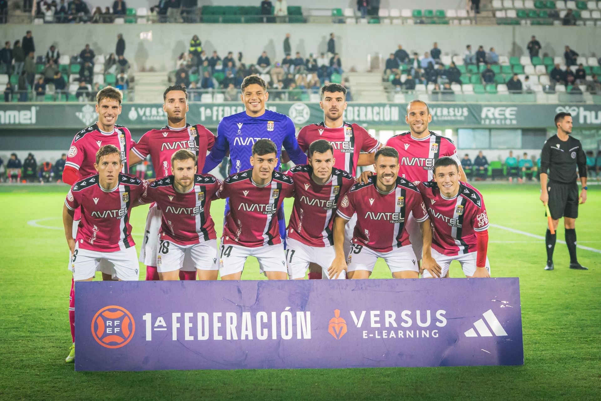 El FC Cartagena sufre y saborea la victoria, en imágenes